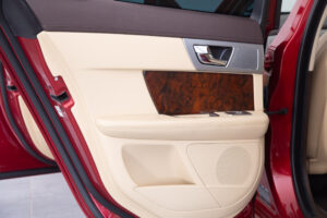 XF 2.0 プレミアム ラグジュアリー