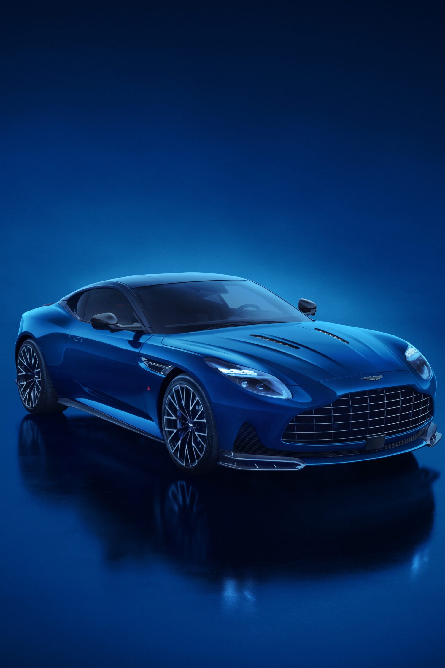 アストン・マーティンはDB12 Sで、改良のレベルを大きく維持しながら車体性能を大幅に向上させ、ドライバーとの一体感を高める数多くの細かい変更を入念に開発した。