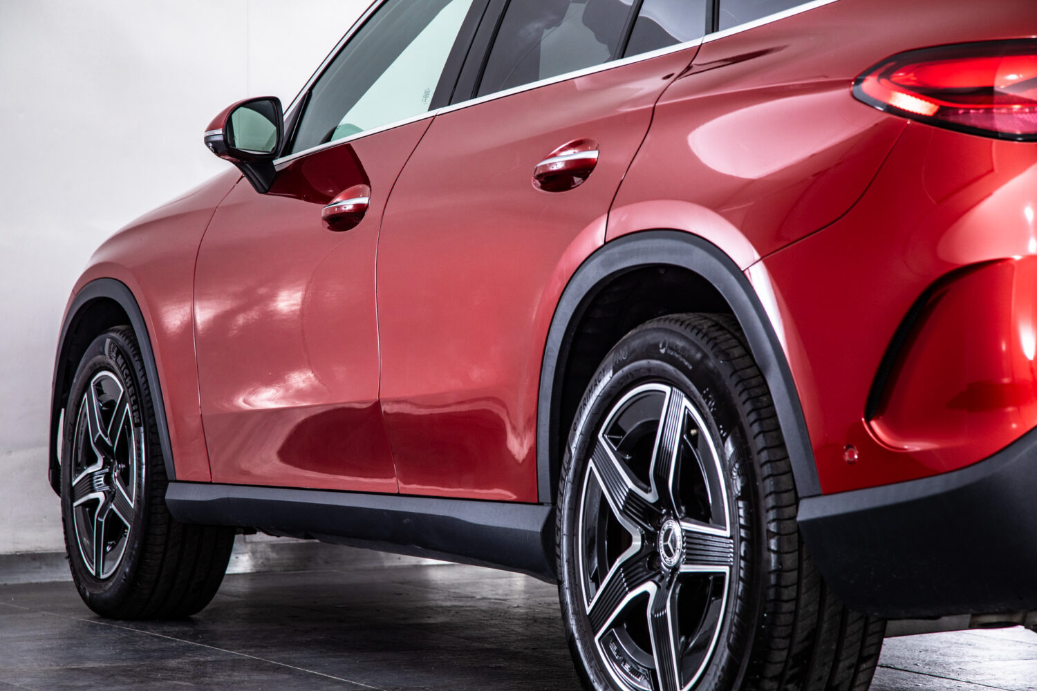 メルセデス・ベンツ GLC220 d 4マチック (ISG搭載モデル) AMGラインパッケージ ディーゼルターボ 4WD