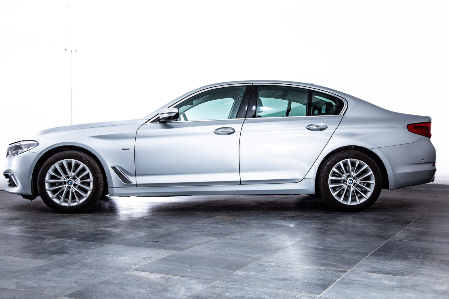 5シリーズ 523d ラグジュアリー ディーゼルターボ