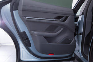 タイカンクロスツーリスモ 4 4+1シート 4WD