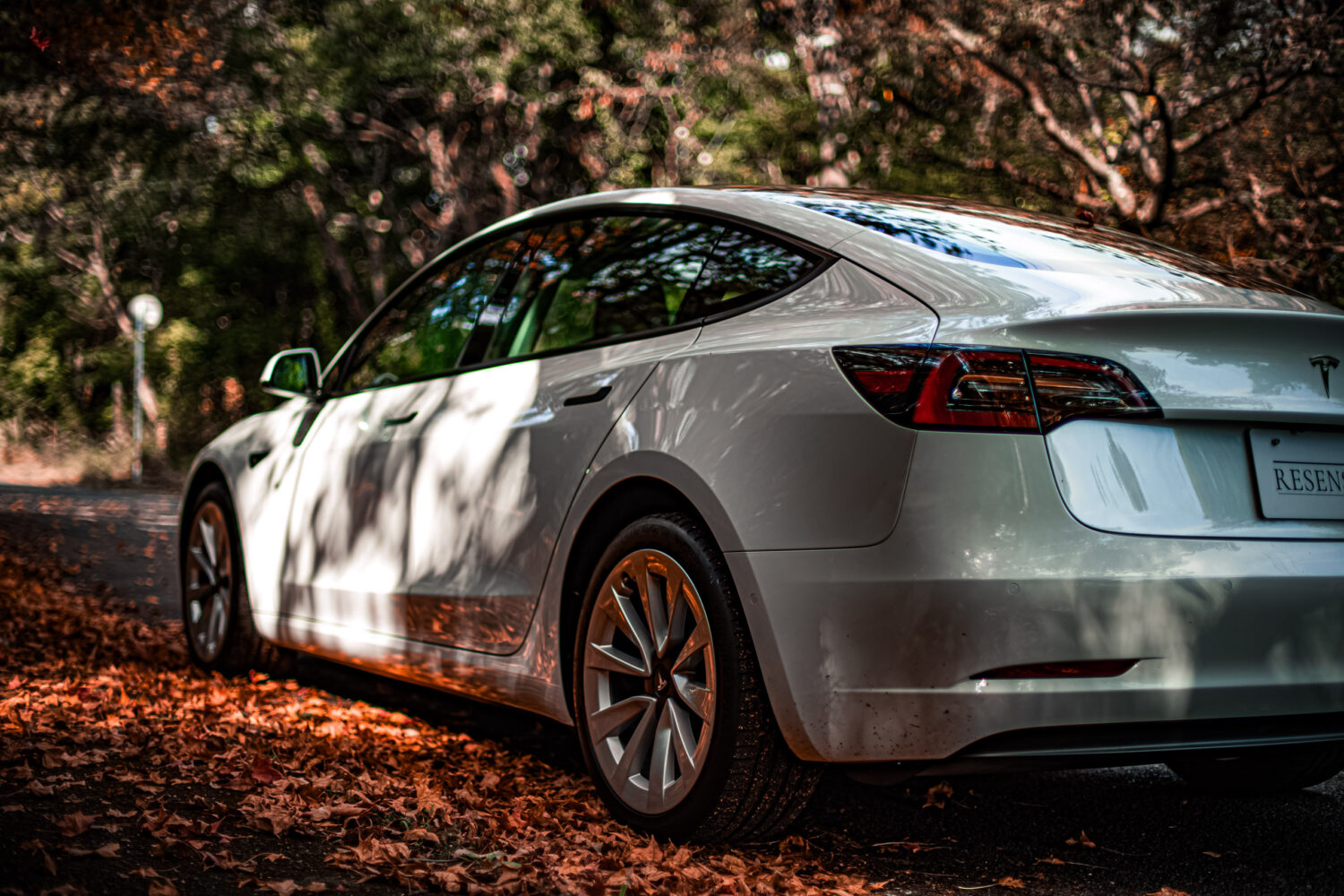テスラ・モデル3(RWD)ギャップが生み出す魅力