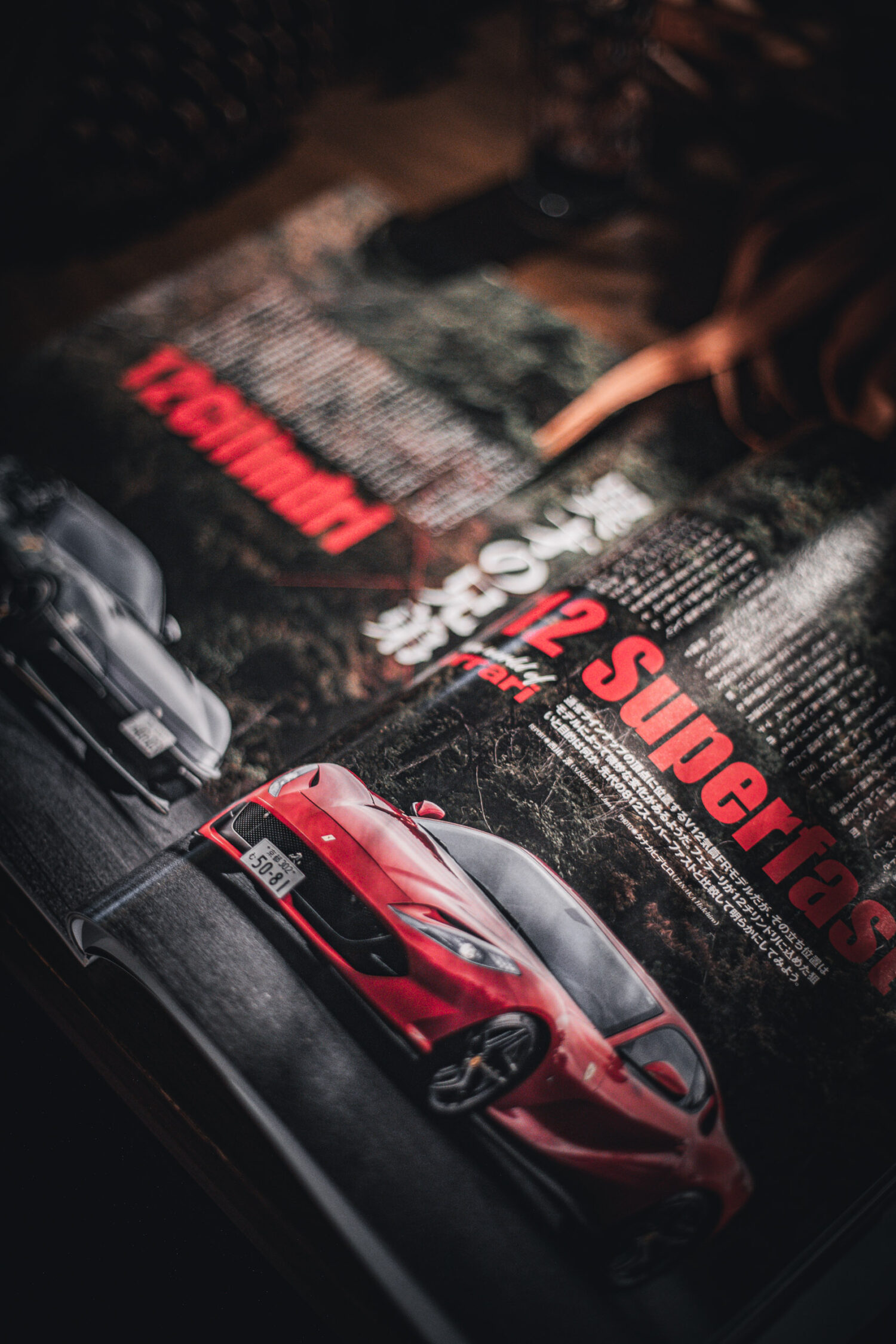 自動車専門誌『GENROQ(ゲンロク)』2025年12月号の記事「Ferrari 12Cilindri × 812 Superfast」にて、RESENSEが提供したフェラーリ・812スーパーファストが誌面に掲載されました。