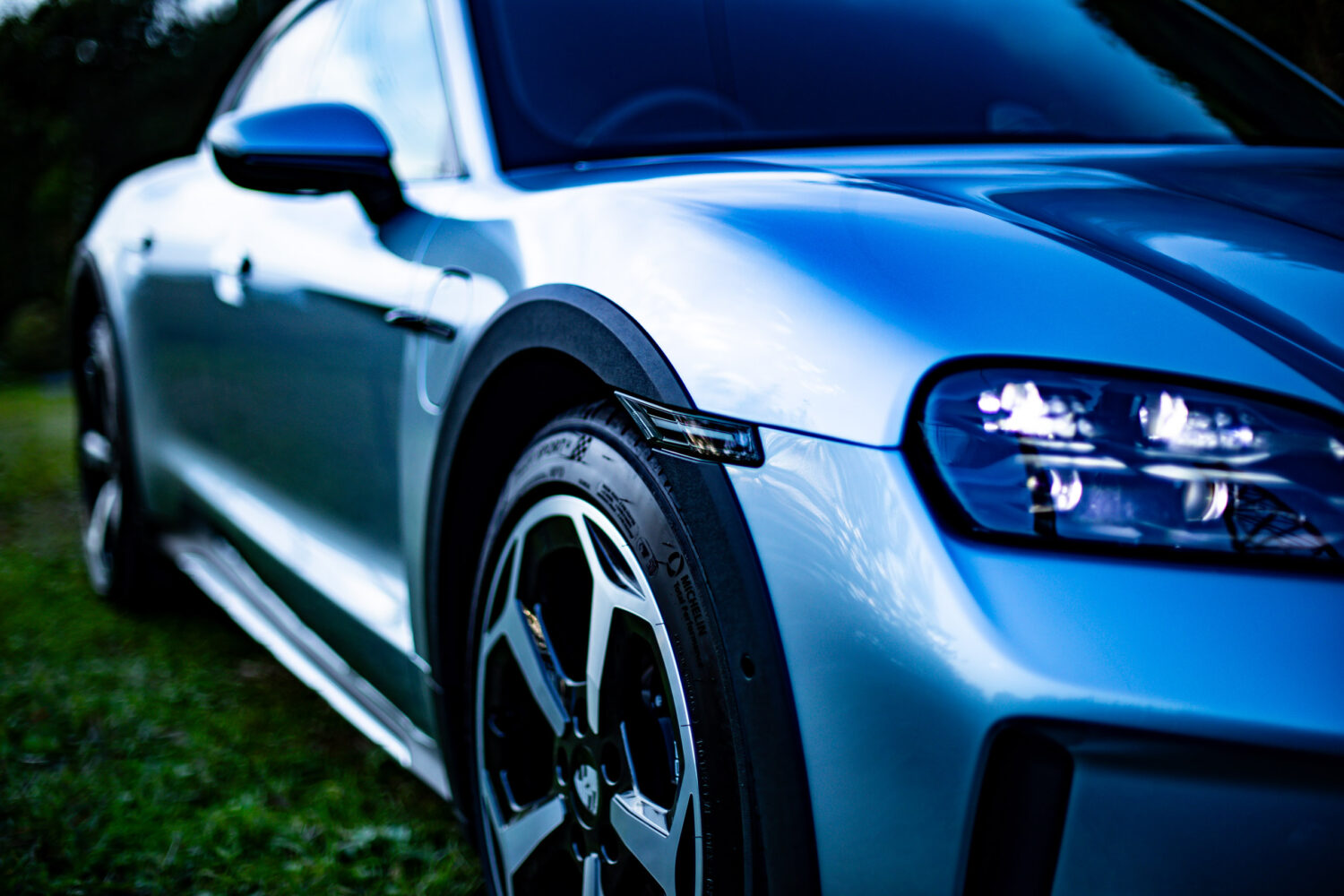 ポルシェ・タイカンクロスツーリスモ4(4WD)オールインワン