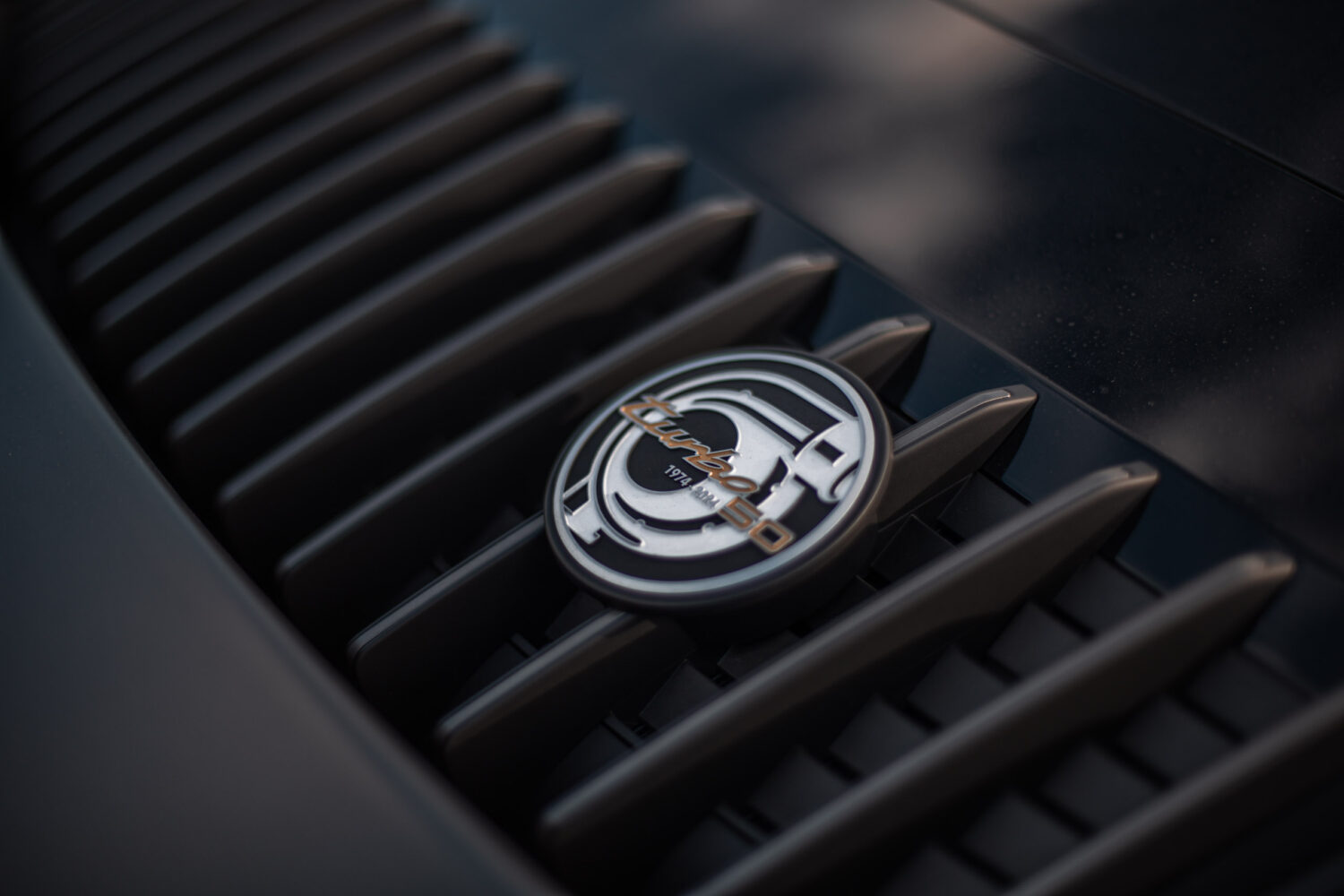 ポルシェ・911 ターボ 50イヤーズ（4WD/8AT）半世紀の証を纏う