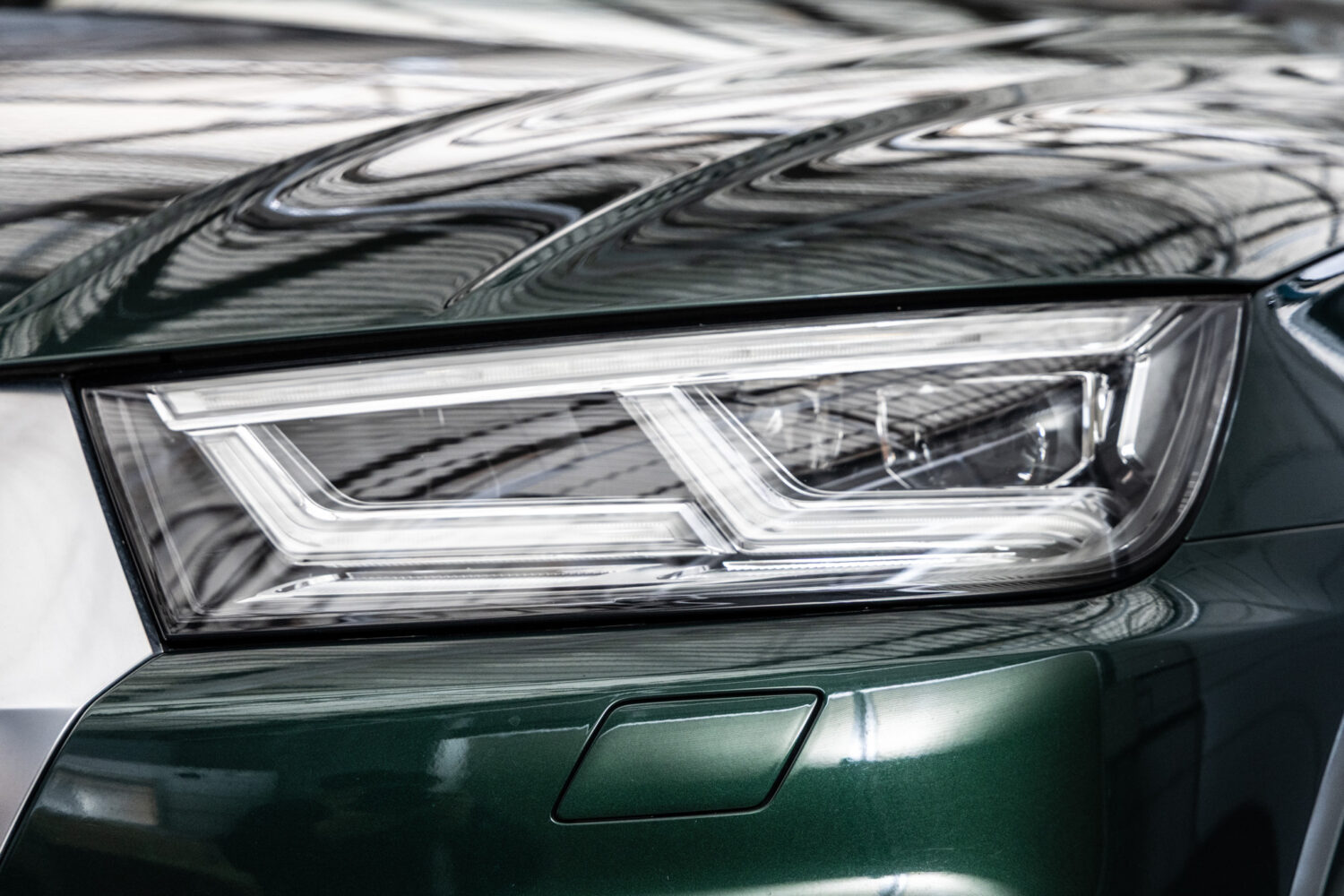 Q5 40TDIクワトロ スポーツ SラインPKG 4WD