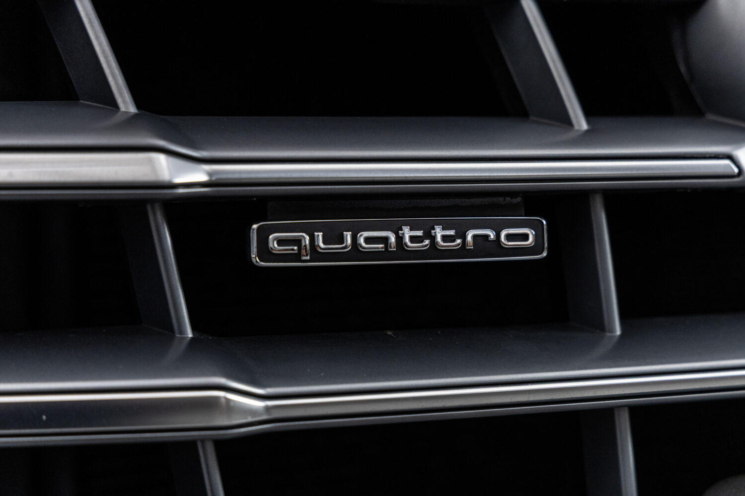 Q5 40TDIクワトロ スポーツ SラインPKG 4WD