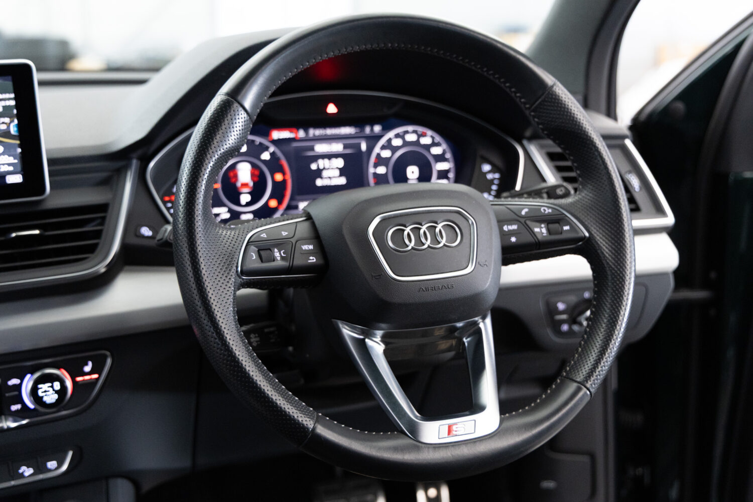 Q5 40TDIクワトロ スポーツ SラインPKG 4WD