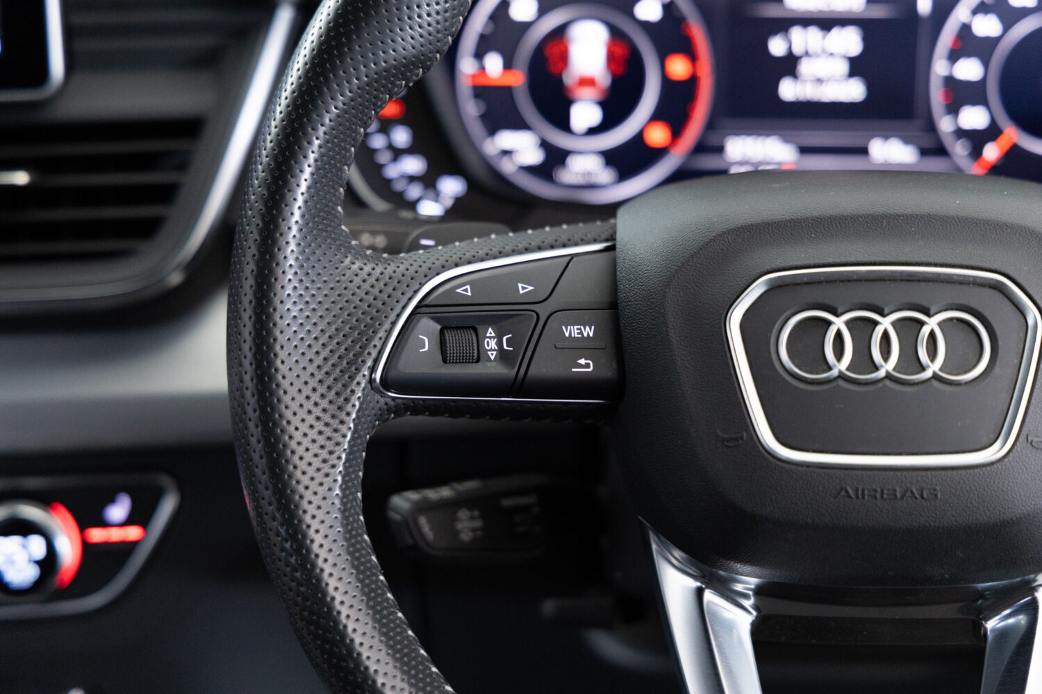 Q5 40TDIクワトロ スポーツ SラインPKG 4WD