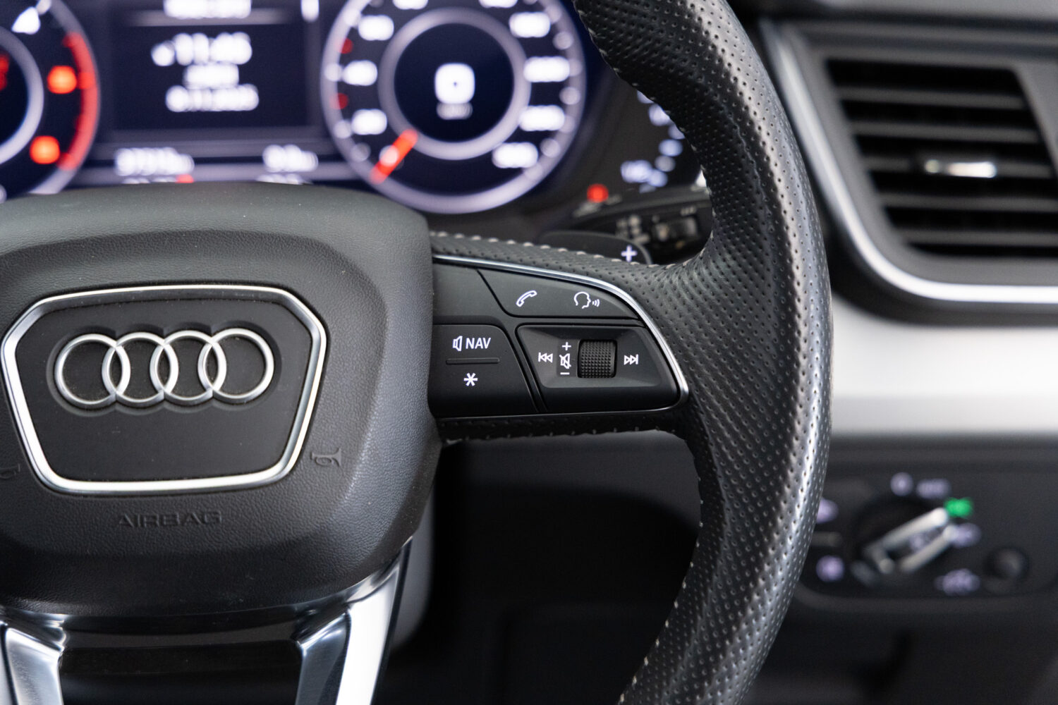 Q5 40TDIクワトロ スポーツ SラインPKG 4WD