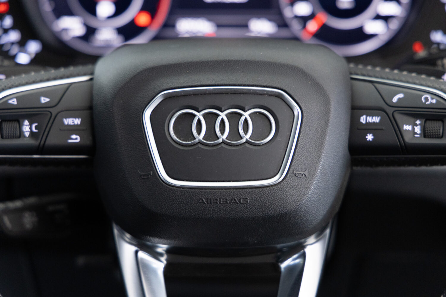 Q5 40TDIクワトロ スポーツ SラインPKG 4WD