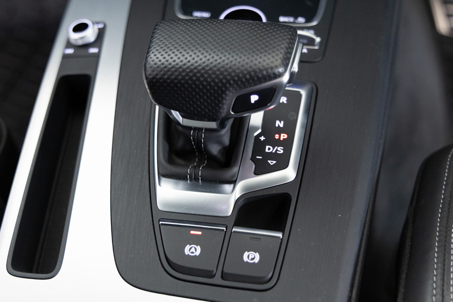 Q5 40TDIクワトロ スポーツ SラインPKG 4WD