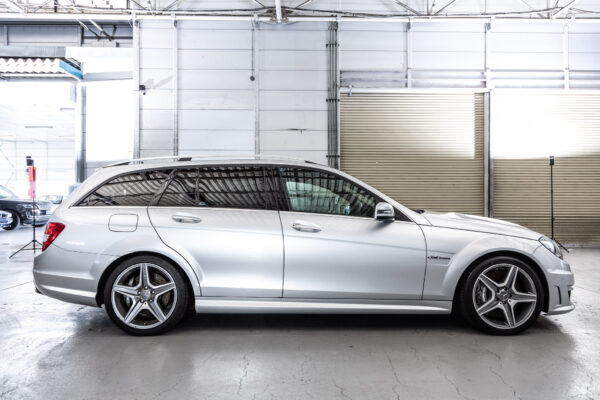 Cクラスステーションワゴン C63 AMG