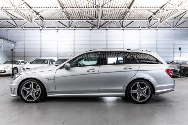 Cクラスステーションワゴン C63 AMG