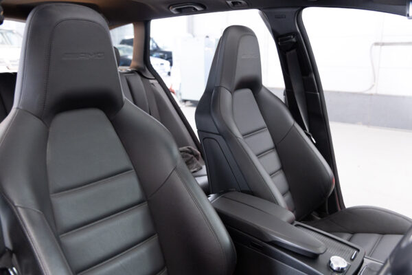 Cクラスステーションワゴン C63 AMG