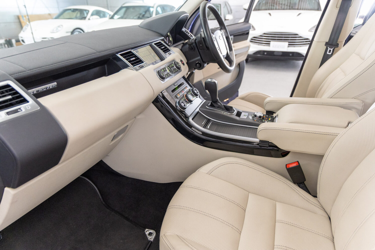 レンジローバースポーツ 5.0 V8 スーパーチャージド 4WD