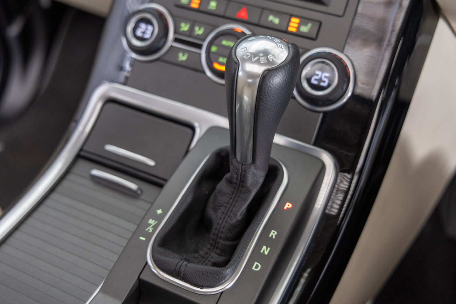 レンジローバースポーツ 5.0 V8 スーパーチャージド 4WD