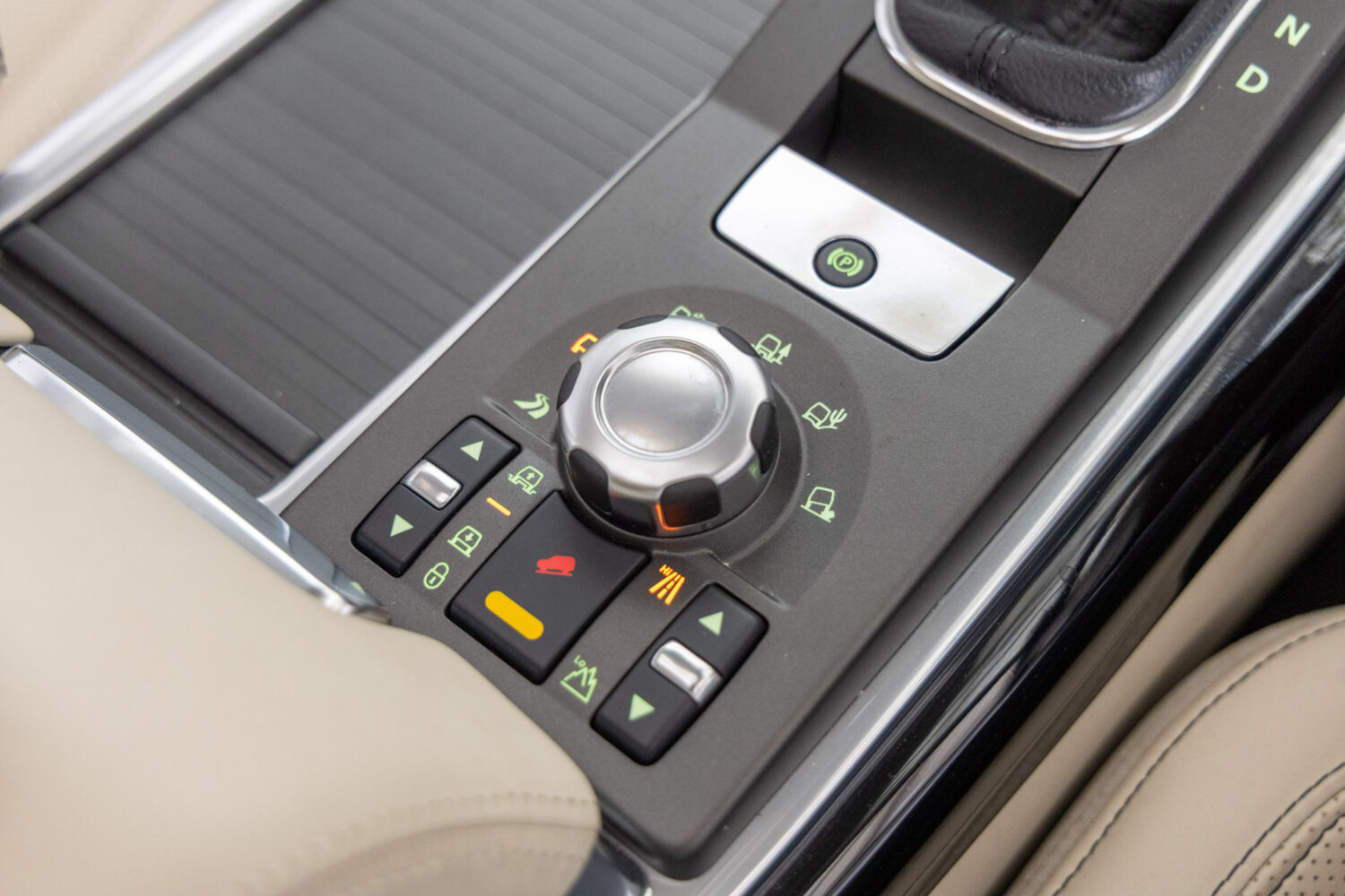 レンジローバースポーツ 5.0 V8 スーパーチャージド 4WD