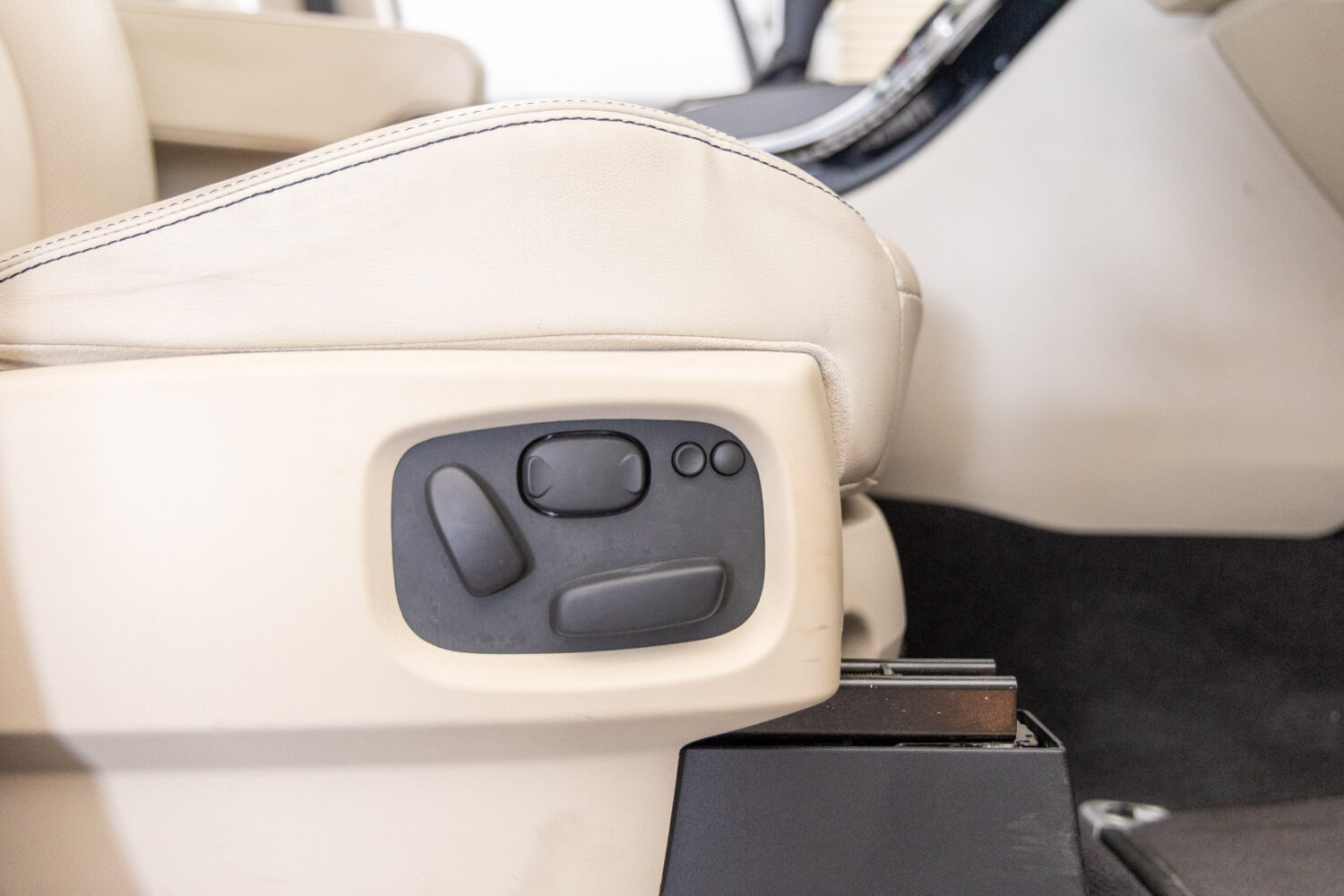 レンジローバースポーツ 5.0 V8 スーパーチャージド 4WD