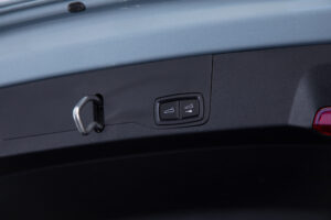 タイカンクロスツーリスモ 4 4+1シート 4WD