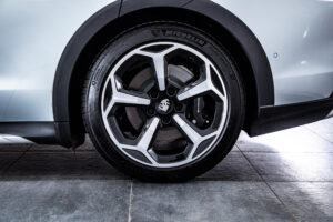 タイカンクロスツーリスモ 4 4+1シート 4WD