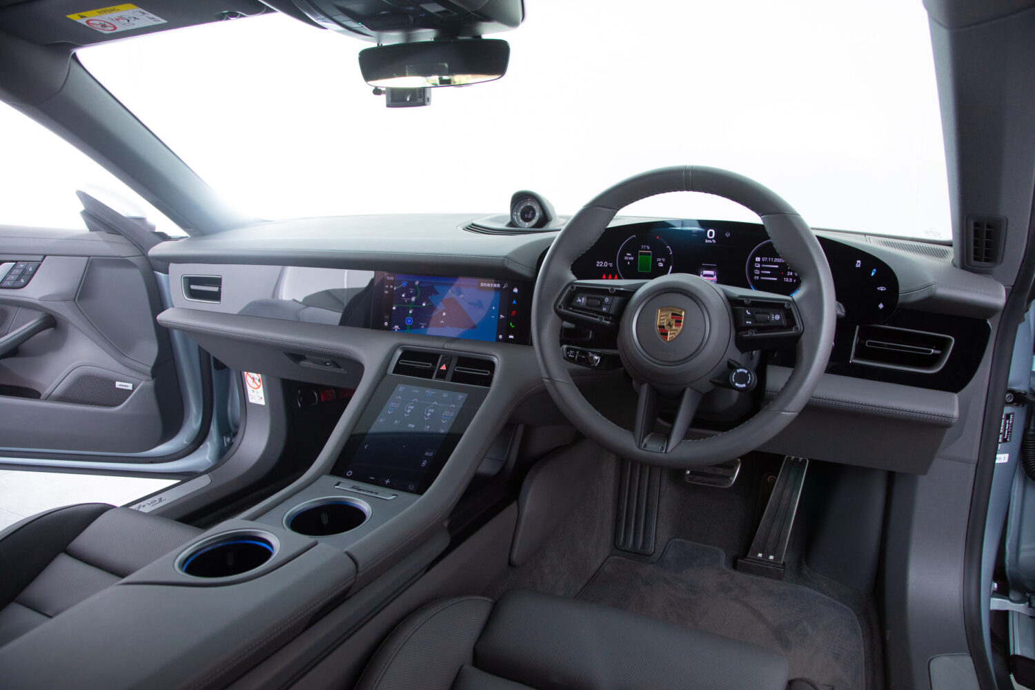 タイカンクロスツーリスモ 4 4+1シート 4WD