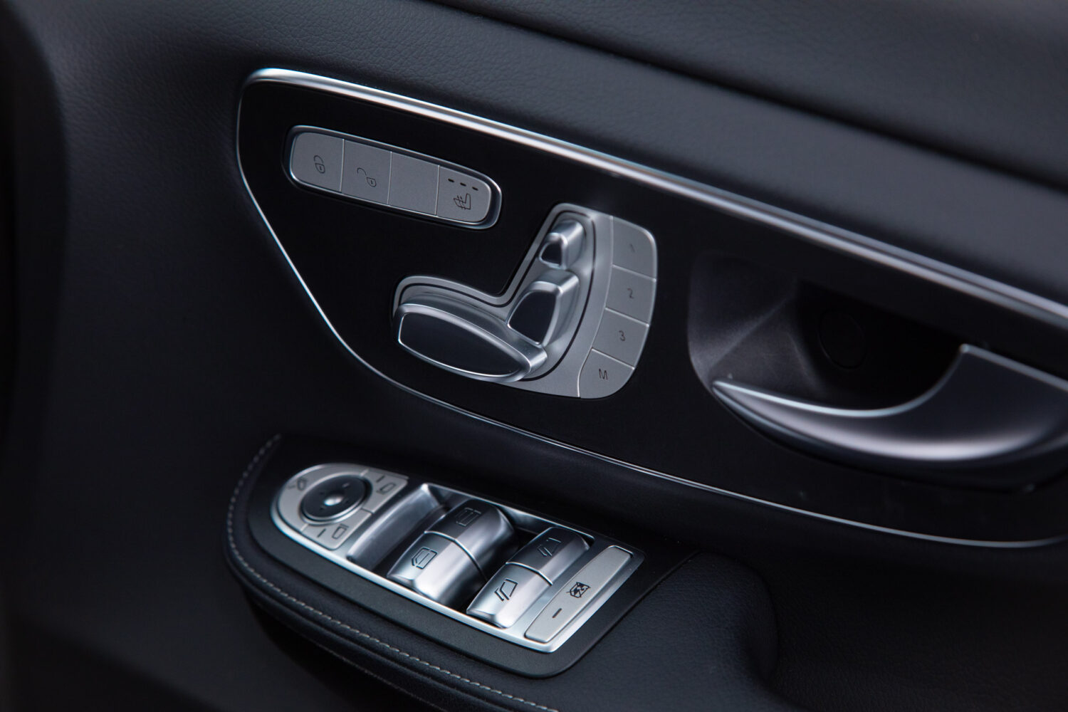 ベンツ Vクラス V220 d アバンギャルド ロング AMGラインパッケージ ディーゼルターボ