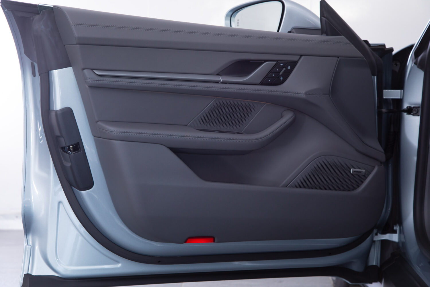 タイカンクロスツーリスモ 4 4+1シート 4WD