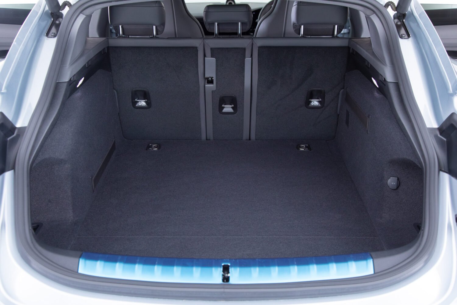 タイカンクロスツーリスモ 4 4+1シート 4WD