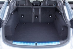 タイカンクロスツーリスモ 4 4+1シート 4WD