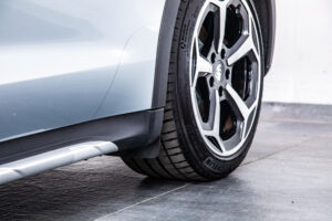 タイカンクロスツーリスモ 4 4+1シート 4WD