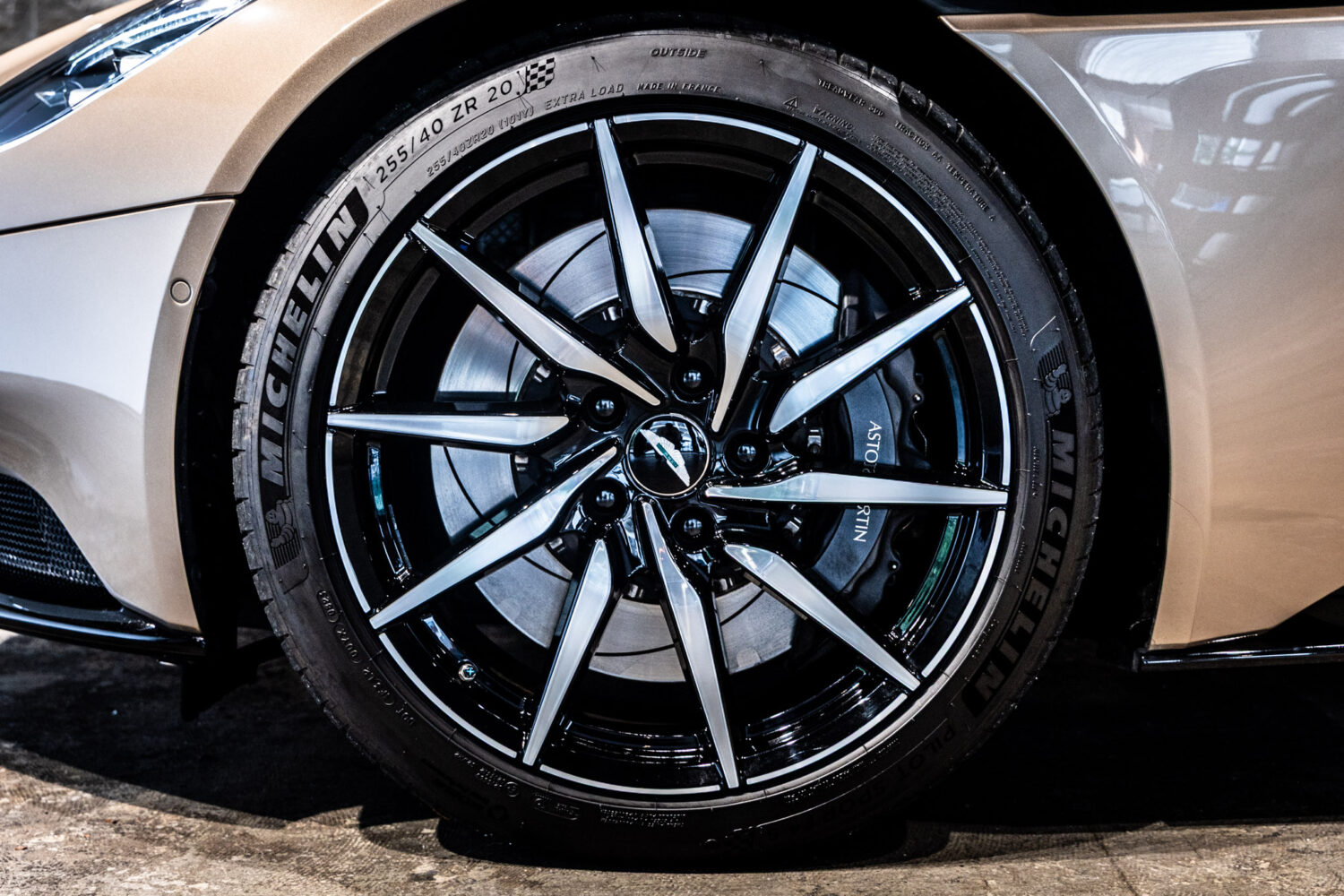 DB11ヴォランテ V8