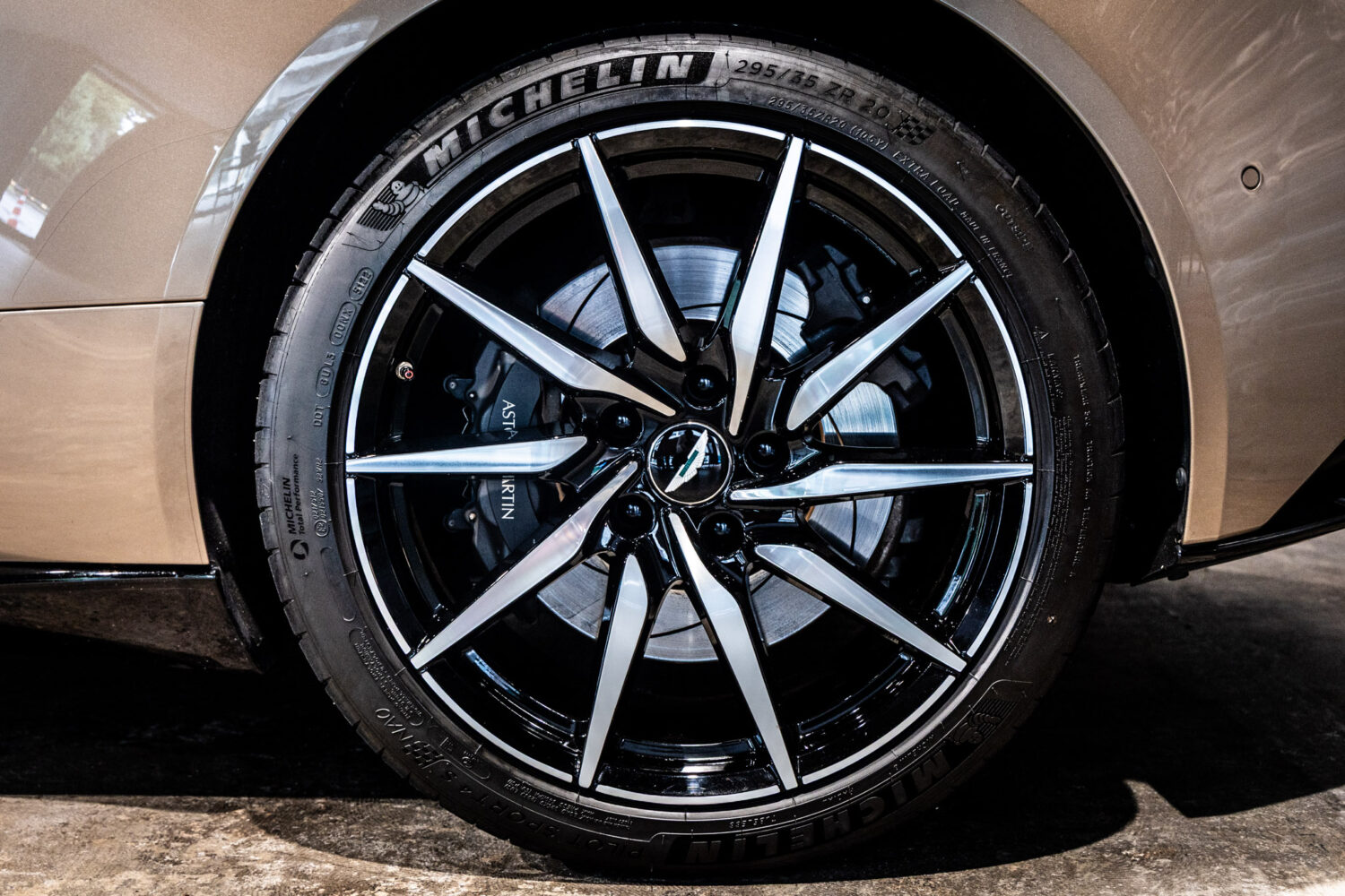 DB11ヴォランテ V8