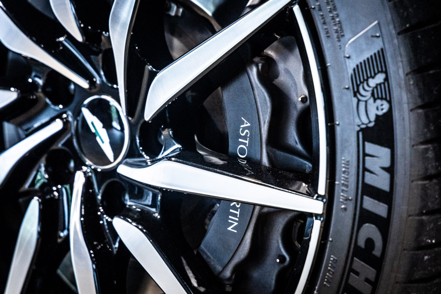 DB11ヴォランテ V8