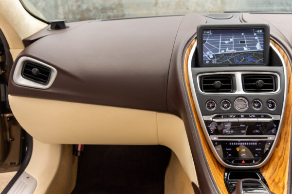 DB11ヴォランテ V8