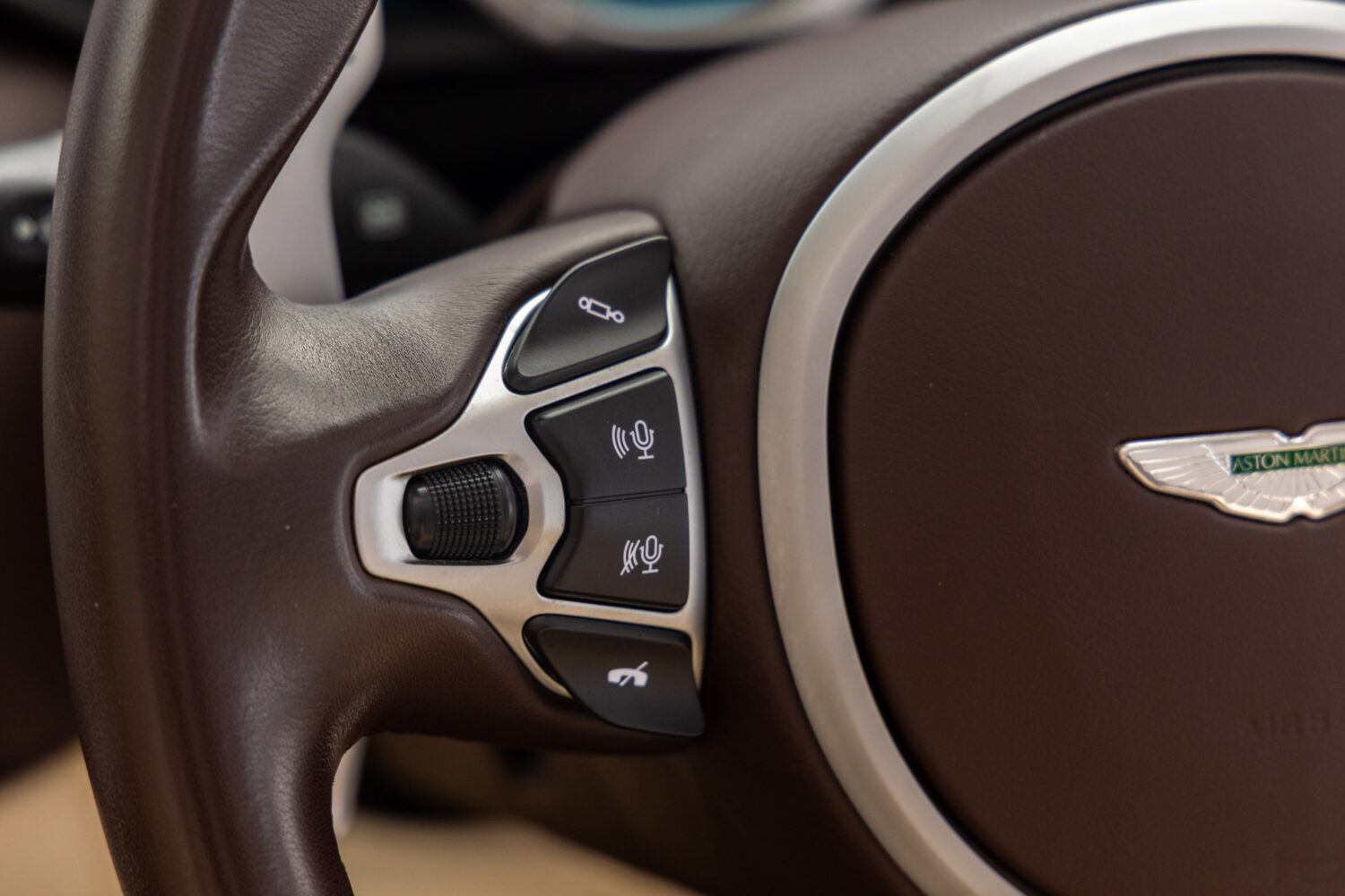 DB11ヴォランテ V8