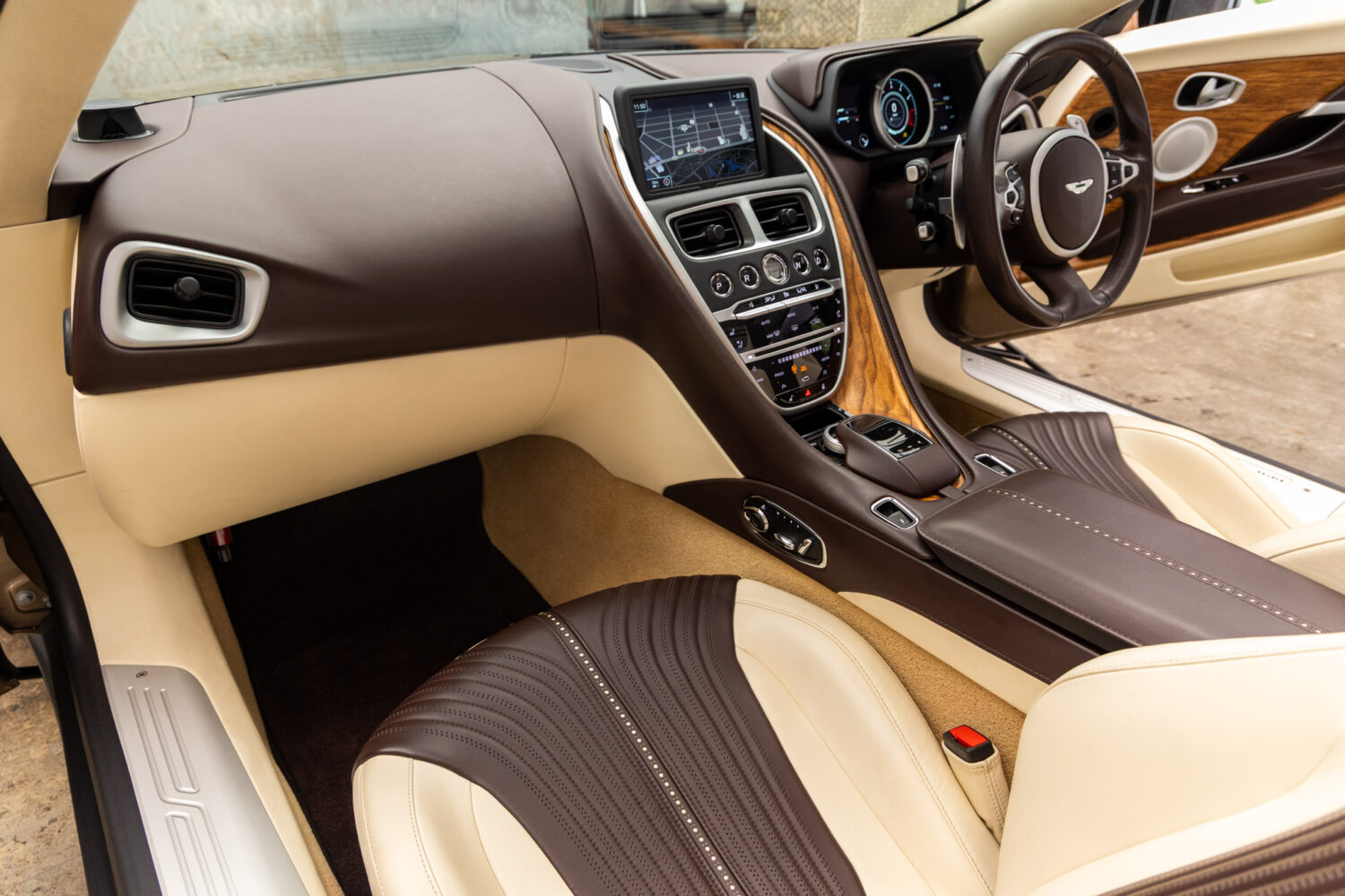 DB11ヴォランテ V8