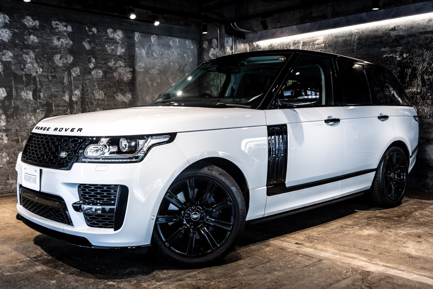 レンジローバー SVO デザイン エディション (5.0リッター) 4WD