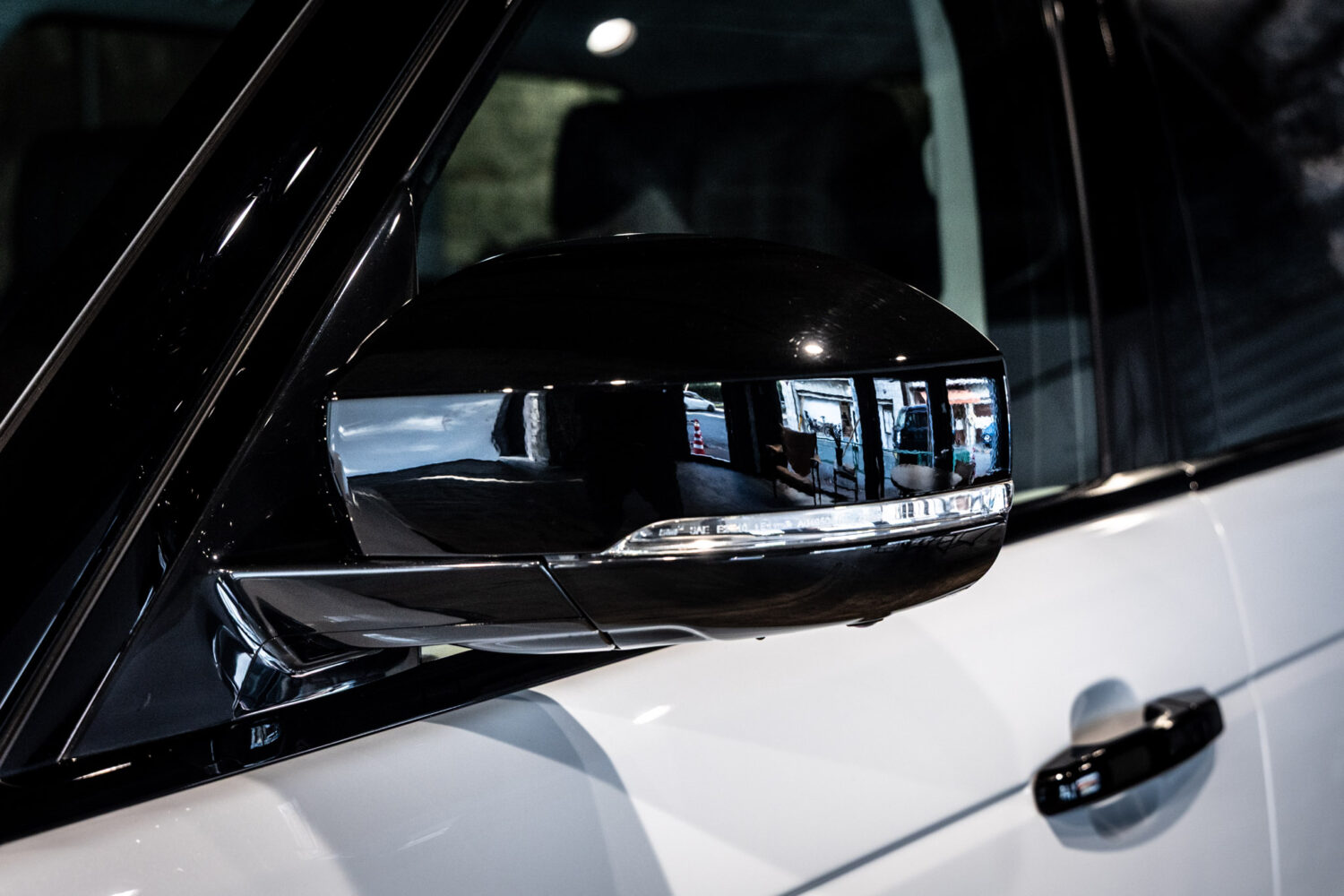 レンジローバー SVO デザイン エディション (5.0リッター) 4WD