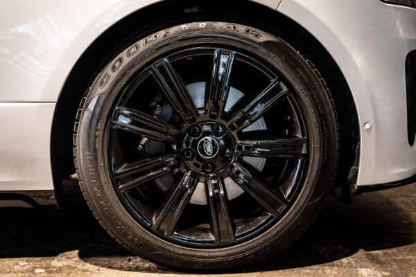 レンジローバー SVO デザイン エディション (5.0リッター) 4WD