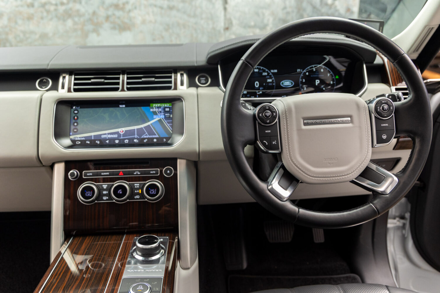 レンジローバー SVO デザイン エディション (5.0リッター) 4WD