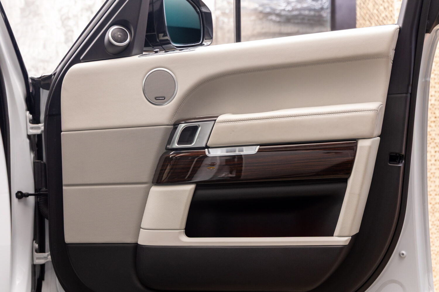 レンジローバー SVO デザイン エディション (5.0リッター) 4WD