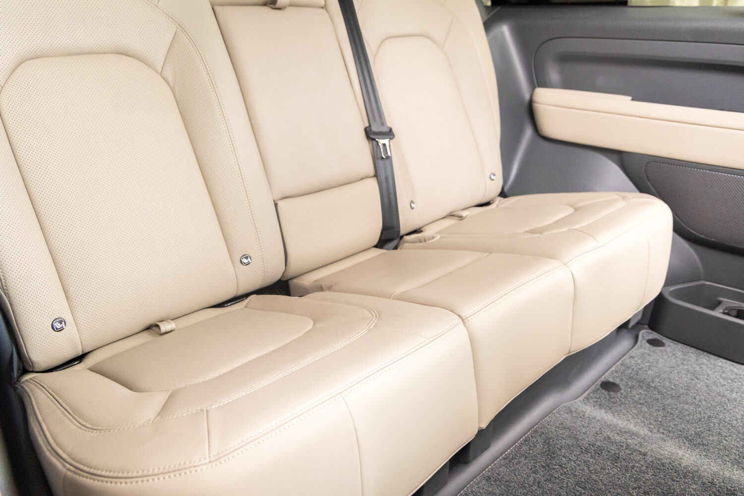 ディフェンダー90 S P300