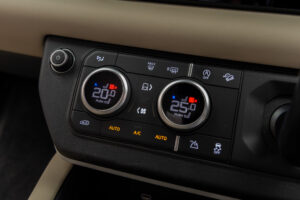 ディフェンダー90 S P300