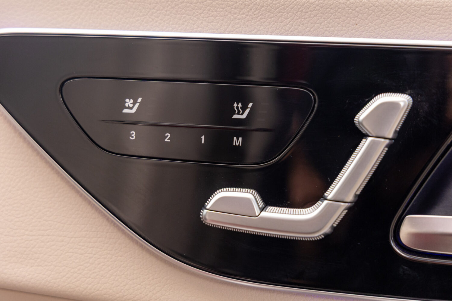 CLEクーペ 200スポーツ(ISG搭載モデル)