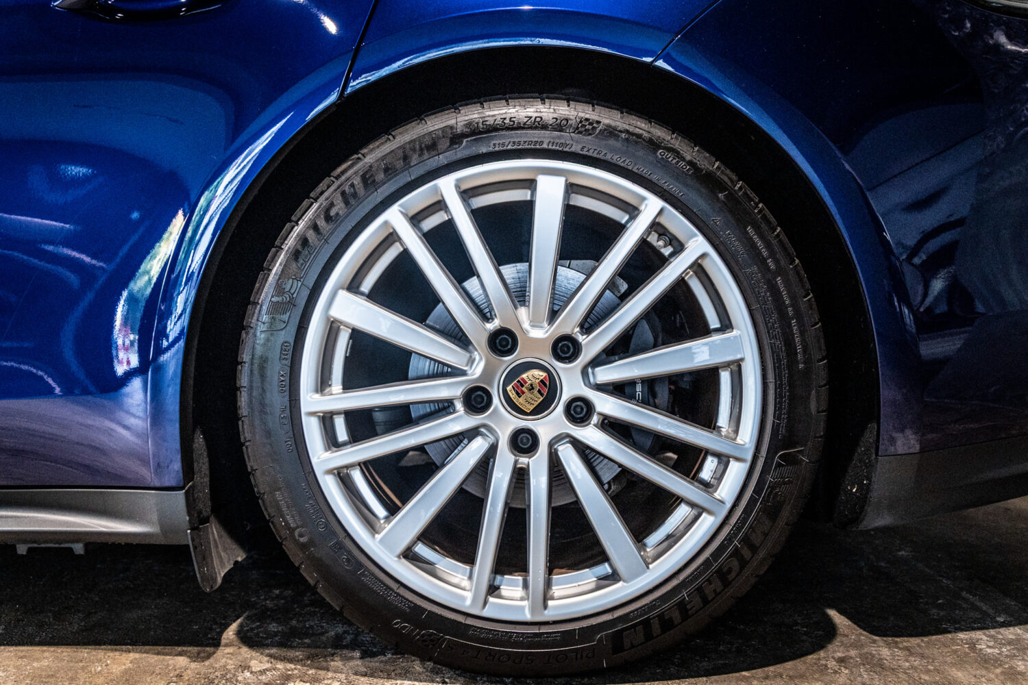 パナメーラ 4 PDK 4WD