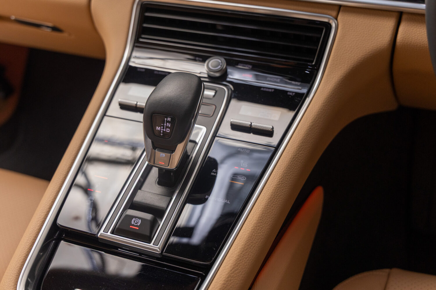 パナメーラ 4 PDK 4WD