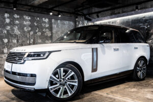 レンジローバー SV 3.0L P510e スタンダードホイールベース 4WD