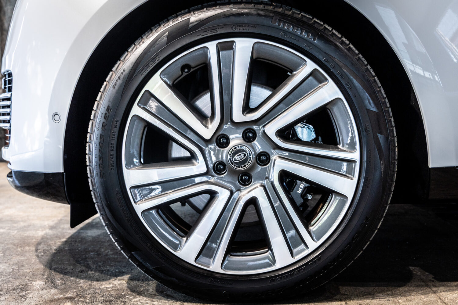 レンジローバー SV 3.0L P510e スタンダードホイールベース 4WD