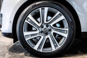 レンジローバー SV 3.0L P510e スタンダードホイールベース 4WD